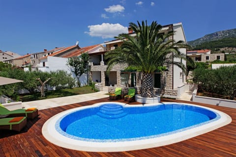 Facade/entrance, TV and multimedia, Pool view, Swimming pool, Swimming pool, Inner courtyard view