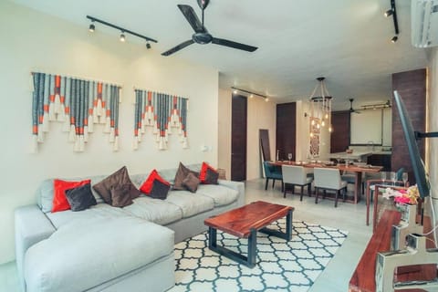 Living room, Seating area, Dining area