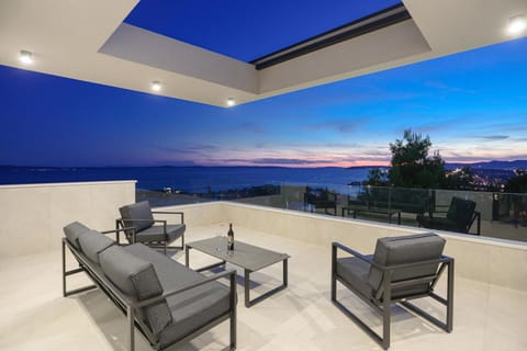 Balcony/Terrace, City view, Landmark view, Sea view