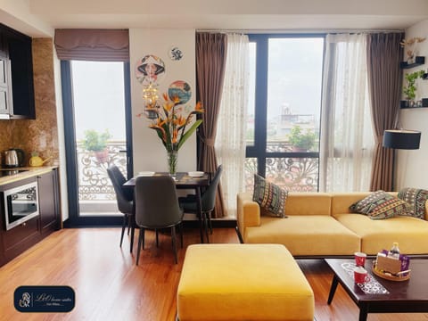 TV and multimedia, View (from property/room), Balcony/Terrace, Kitchen or kitchenette, Living room, Seating area, Dining area, minibar