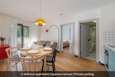 Kitchen or kitchenette, Living room, Seating area, Dining area