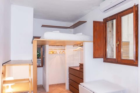 Kitchen or kitchenette, bunk bed