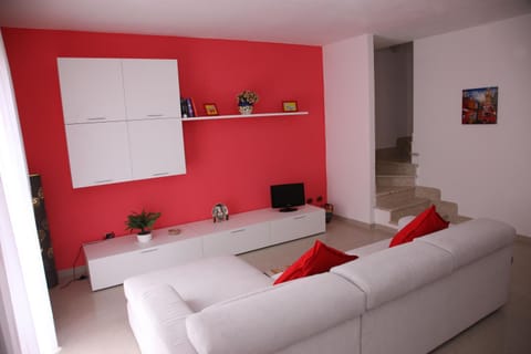 Bed, Library, TV and multimedia, Balcony/Terrace, Living room, Seating area, Dining area