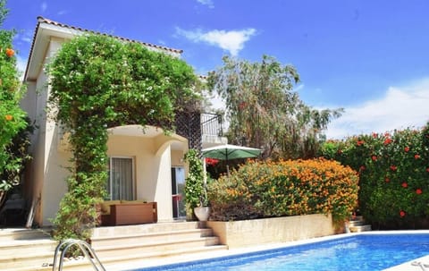 Property building, Garden, Swimming pool
