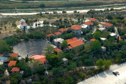 Bird's eye view, Area and facilities