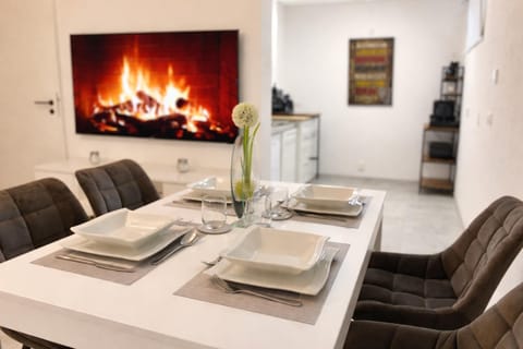 TV and multimedia, Living room, Dining area