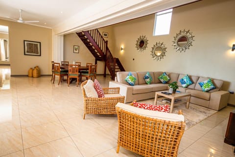 Communal lounge/ TV room, Living room, Seating area