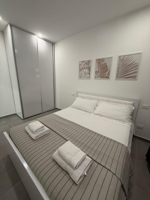 Bed, Bedroom, wardrobe