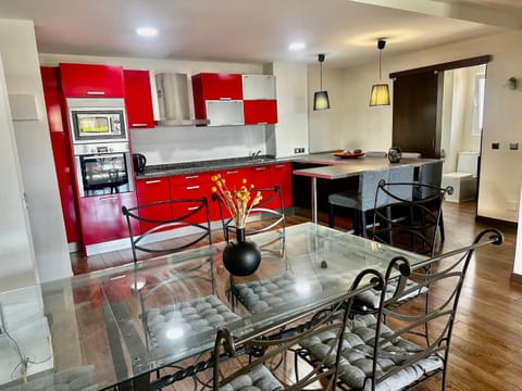 Kitchen or kitchenette, Living room, Dining area, minibar, pet friendly, stove