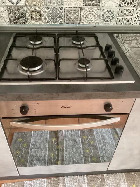 Kitchen or kitchenette, pet friendly, stove