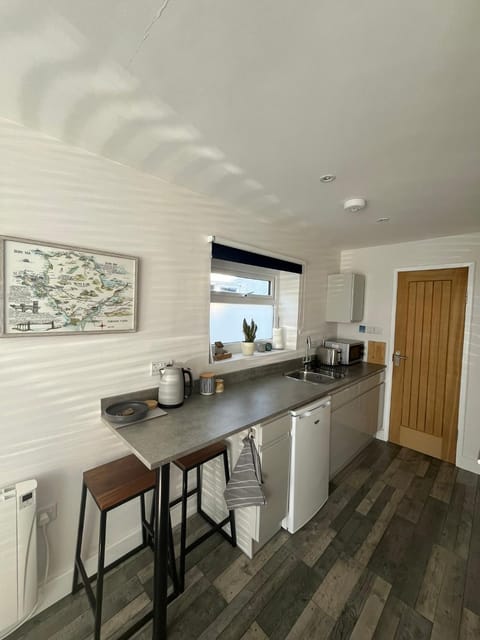 Entire guest suite in Four Mile Bridge, Rhoscolyn Apartment in Wales