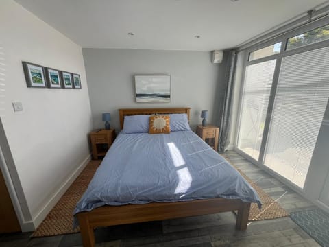 Entire guest suite in Four Mile Bridge, Rhoscolyn Apartment in Wales