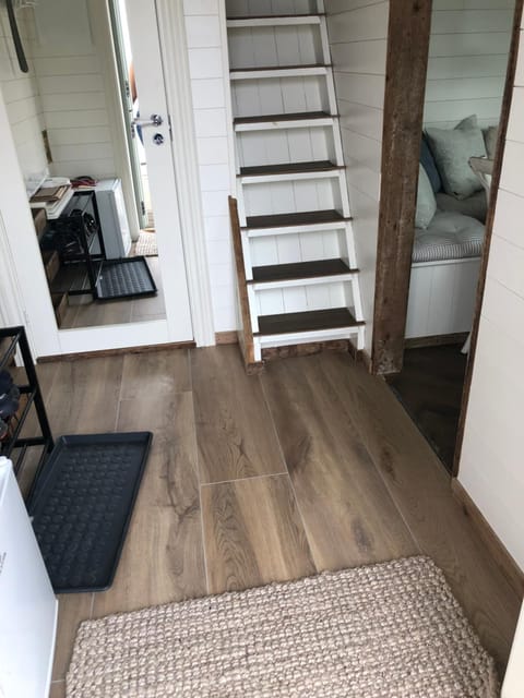 Facade/entrance, Photo of the whole room, Seating area