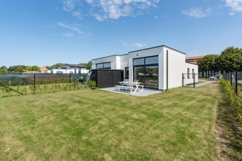 Property building, Day, Garden, Garden view