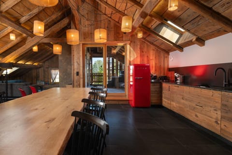 Kitchen or kitchenette, Dining area