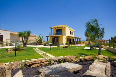 Facade/entrance, Garden
