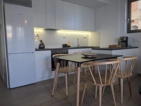 Kitchen or kitchenette, Dining area, pet friendly, stove