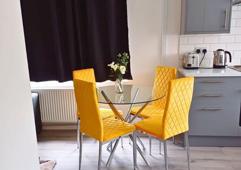 Cosy 4 Bedroom House in Seven Sisters Neath Port Talbot House in Wales