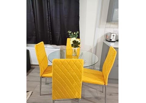 Cosy 4 Bedroom House in Seven Sisters Neath Port Talbot House in Wales