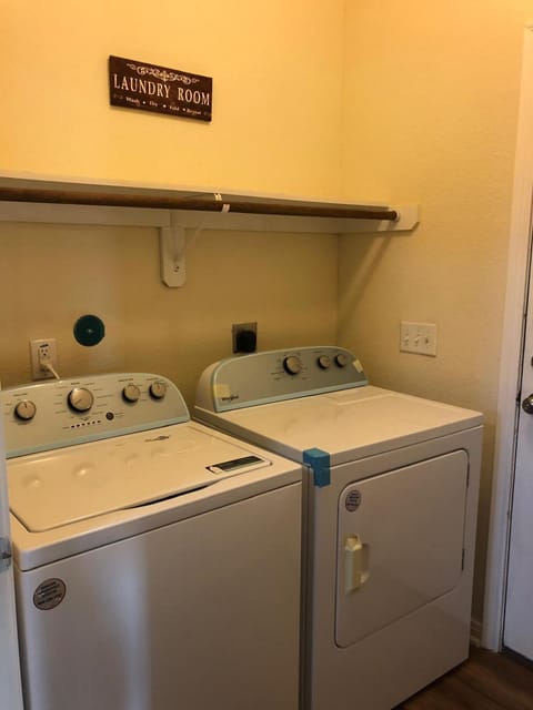 Spacious 4-Bedroom Home Near Galveston Beach Villa in Galveston Island