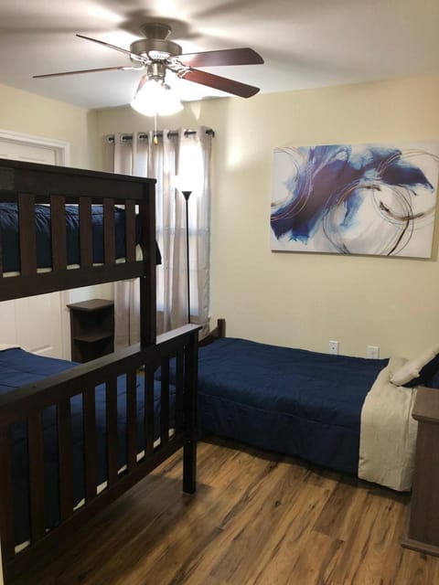 Spacious 4-Bedroom Home Near Galveston Beach Villa in Galveston Island