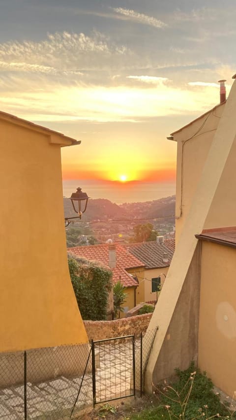 Property building, Natural landscape, City view, Sea view, Sunset