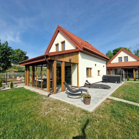 Property building, Natural landscape, Garden, Garden view, sunbed