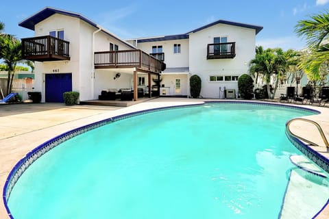 Property building, Patio, Pool view, Swimming pool, sunbed