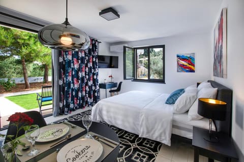 Patio, Bed, Garden, Living room, Photo of the whole room, Seating area, Bedroom, Garden view