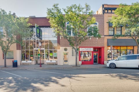 Downtown Montrose Apartment, 12 Mi to Natl Park! Apartment in Montrose