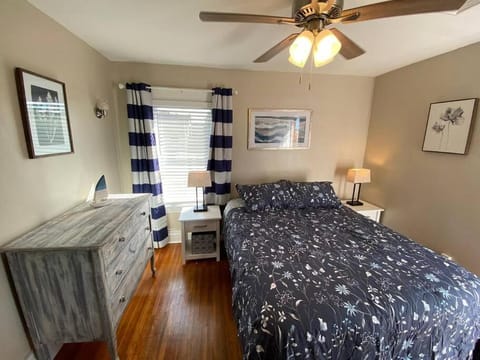 Beautifully remodeled house 1.5 miles from falls. House in Niagara Falls