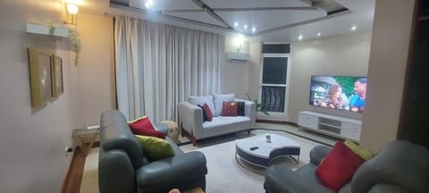 Communal lounge/ TV room, TV and multimedia, Living room, Seating area, Evening entertainment