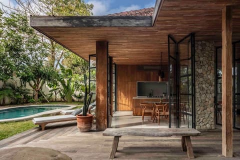 Patio, Day, Natural landscape, Garden, View (from property/room), Garden view, Pool view, Swimming pool