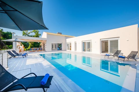 Villa Ami, Roda, Corfu: 10 guests, heated pool, private mini golf, pool table & more!! Villa in Corfu, Greece