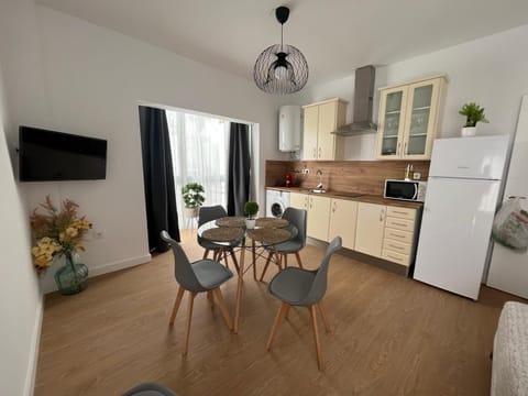 TV and multimedia, Coffee/tea facilities, Living room, Dining area, minibar, stove, toaster