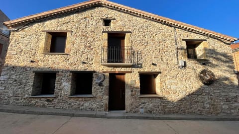Property building, Facade/entrance, Day