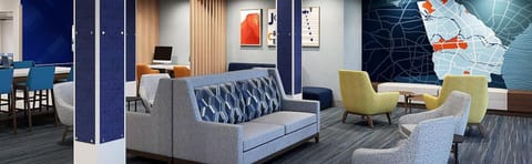 Holiday Inn Express & Suites Marinette Hotel in Door County