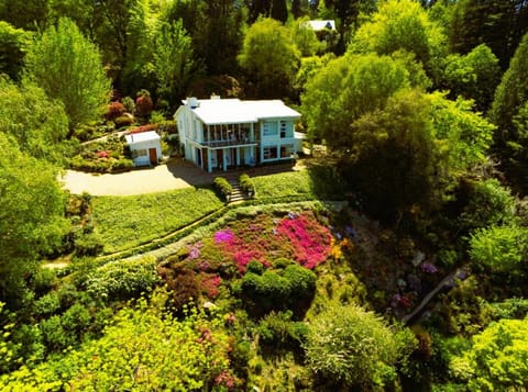Property building, Spring, Day, Natural landscape, Garden, Garden view