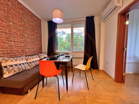 Living room, Seating area, Dining area, air conditioner