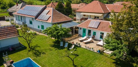 Property building, Day, Garden, Balcony/Terrace, Garden view, Swimming pool, sunbed