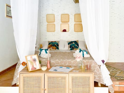 Living room, Photo of the whole room, Bedroom