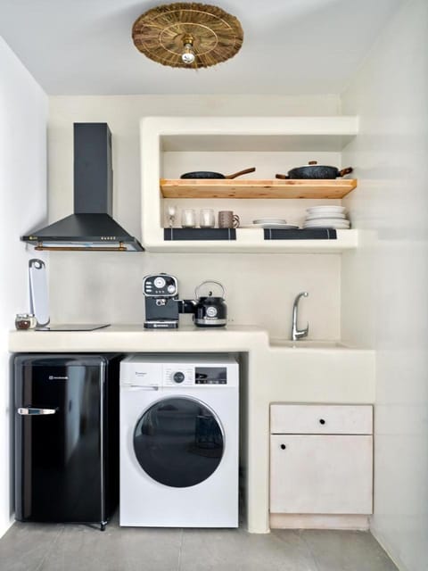 Kitchen or kitchenette, stove, washing machine