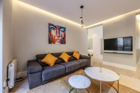 Communal lounge/ TV room, TV and multimedia, Living room, Seating area, Evening entertainment