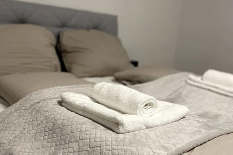 Bed, Photo of the whole room, Bedroom, towels