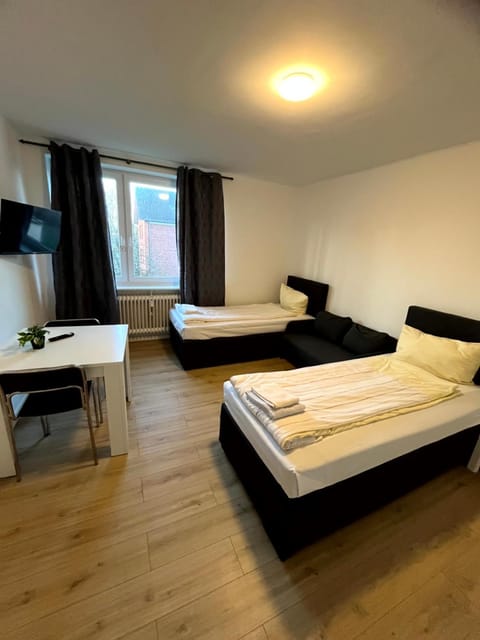 Bed, TV and multimedia, Photo of the whole room, Evening entertainment, Bedroom