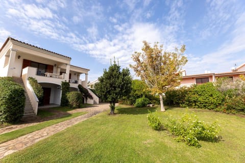 Property building, Facade/entrance, Garden
