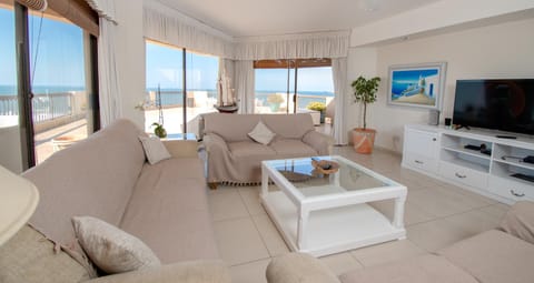 Communal lounge/ TV room