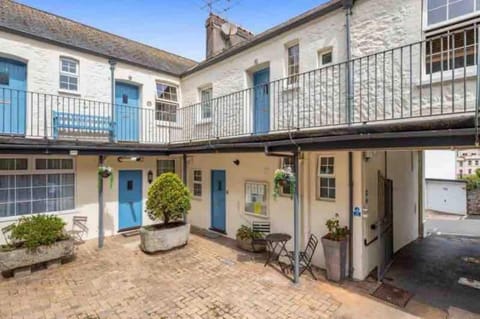 Property building, Balcony/Terrace
