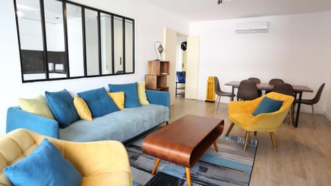 Living room, air conditioner