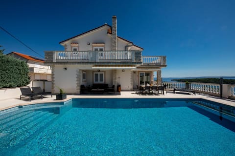 Patio, Day, View (from property/room), Balcony/Terrace, Pool view, Sea view, Swimming pool, sunbed